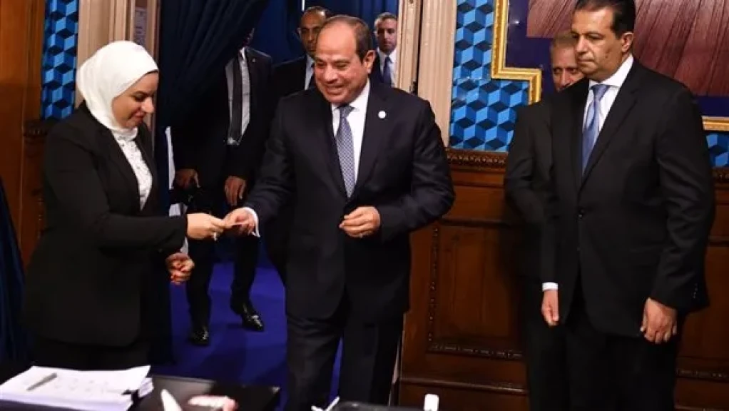 الرئيس السيسي يدلي بصوته في انتخابات مجلس النواب
