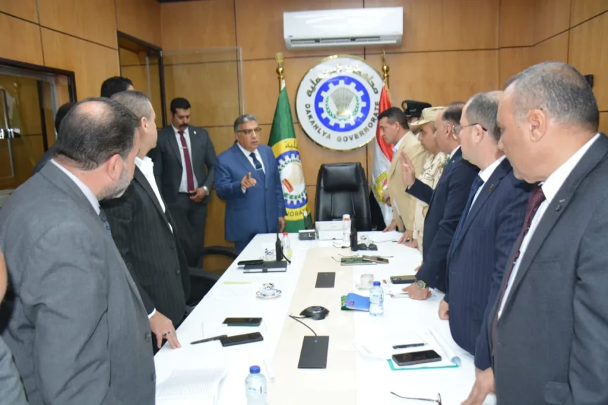 محافظ الدقهلية يتفقد سير العمل باللجان الانتخابية عبر الشبكة الوطنية للطوارئ والسلامة