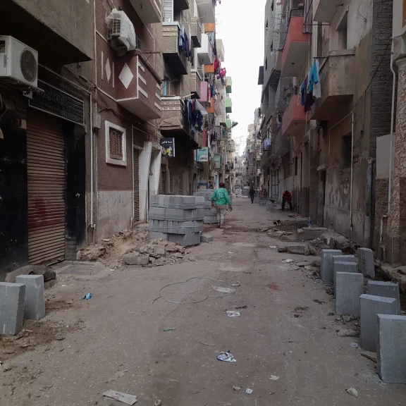 محافظ أسيوط يؤكد استمرار حملات تسوية وتمهيد الشوارع وبدء تركيب البلدورات بشارع الصواف استعدادًا لرصفه