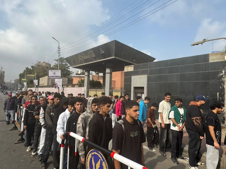 بالصور .. توافد الناخبين على لجنة مدرسة الطبرى بمصر الجديدة وسط أجواء أمنية متميزة