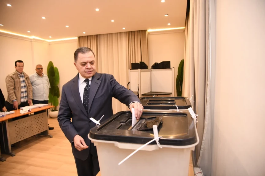 بالصور  .. وزير الداخلية يدلى بصوته فى إنتخابات مجلس النواب