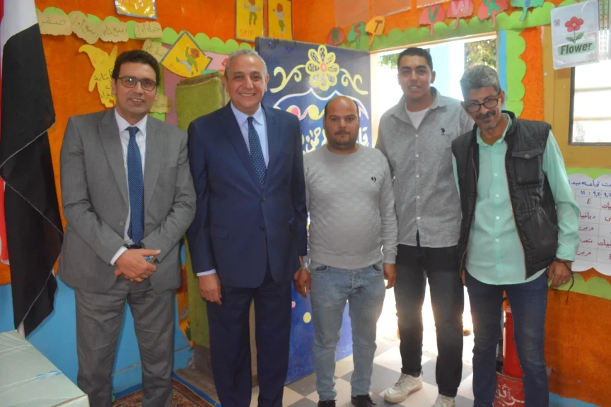 محافظ الغربية يتفقد لجان قرى مركز السنطة خلال انتخابات مجلس النواب.. متابعة ميدانية وتواصل مباشر مع المواطنين