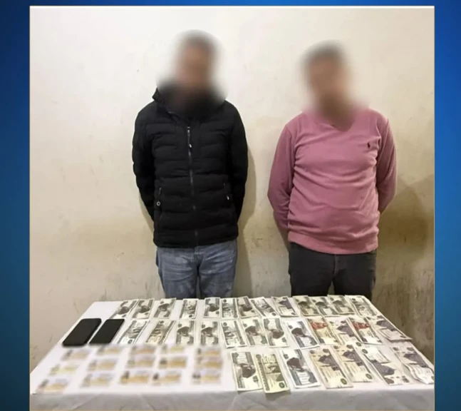 أمن دمياط يضبط شخصين بمحيط دائرة إنتخابية لقيامهما بجمع عدد من بطاقات الرقم القومى وحيازتهما مبالغ مالية تمهيداً لتوزيعها عليهم لصالح مرشح