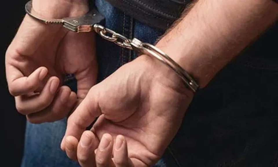 القبض على المتهم بإنهاء حياة والدته بعد إلقائها من الطابق الثاني في بورسعيد