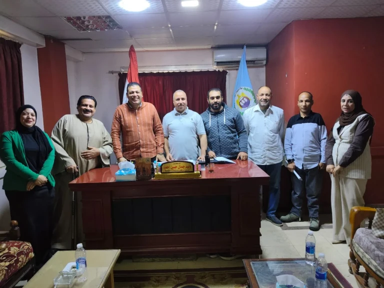 محافظ أسيوط يوجه برفع مستوى النظافة ومنع الفرز العشوائي للمخلفات وعقد اجتماعًا تنسيقيًا لمسئولي الجمعيات الأهلية بمنفلوط