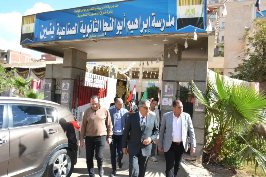 بالصور .. محافظ الدقهلية يتفقد جاهزية اللجان العامة للانتخابات في المنصورة