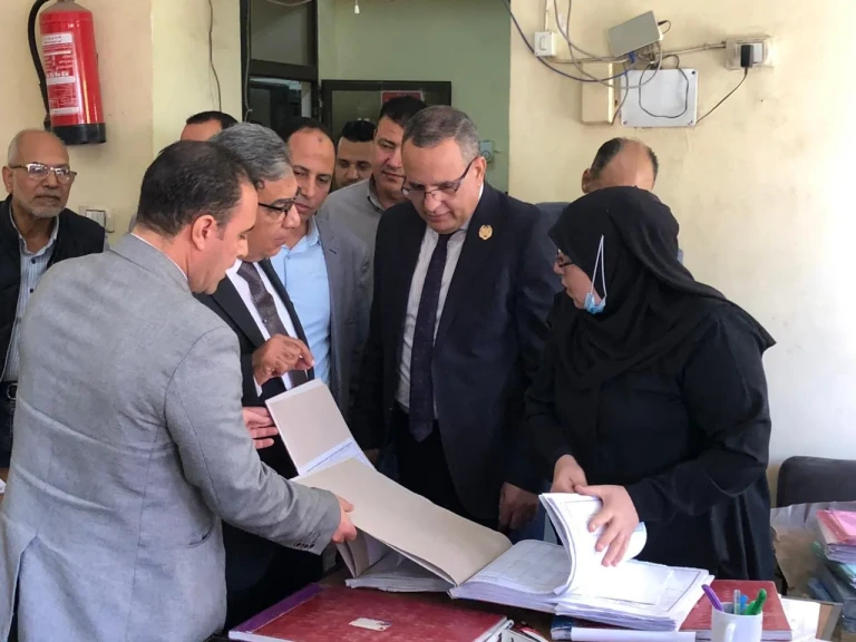 بالصور .. محافظ الدقهلية يتفقد مديرية التموين لمتابعة انتظام العمل والخدمات