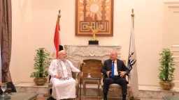 بالصور .. محافظ القاهرة يتلقى...