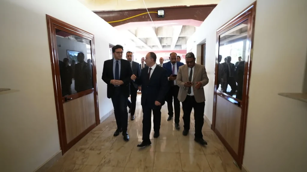 بالصور .. محافظ أسيوط ووزير الثقافة يتفقدان التشطيبات النهائية لمنافذ ومعرض دائم لدعم الأسر المنتجة أسفل كوبري فيصل