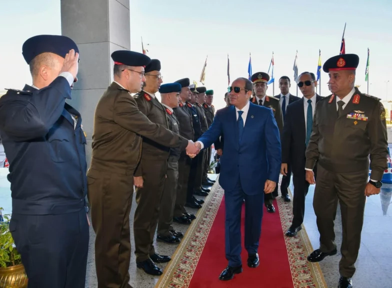 بالصور والفيديو .. الرئيس السيسي يشهد إختبارات كشف الهيئة للطلبة المُتقدمين للإلتحاق بالأكاديمية العسكرية المصرية والكليات العسكرية