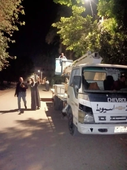 محافظ أسيوط يؤكد استمرار تطوير منظومة الإنارة العامة وشوارع البداري تشهد متابعة ميدانية مستمرة