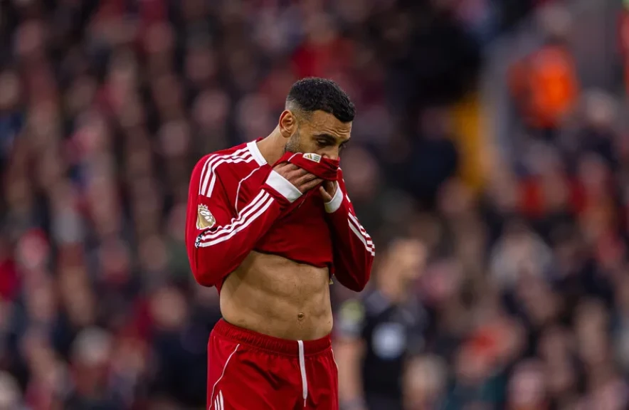 دموع محمد صلاح بعد هزيمة ليفربول أمام آيندهوفن