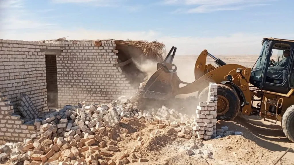 محافظ أسيوط: استرداد 72 فدان و940 متر مربع من أملاك الدولة خلال إزالة 32 حالة تعدي في الموجة 27