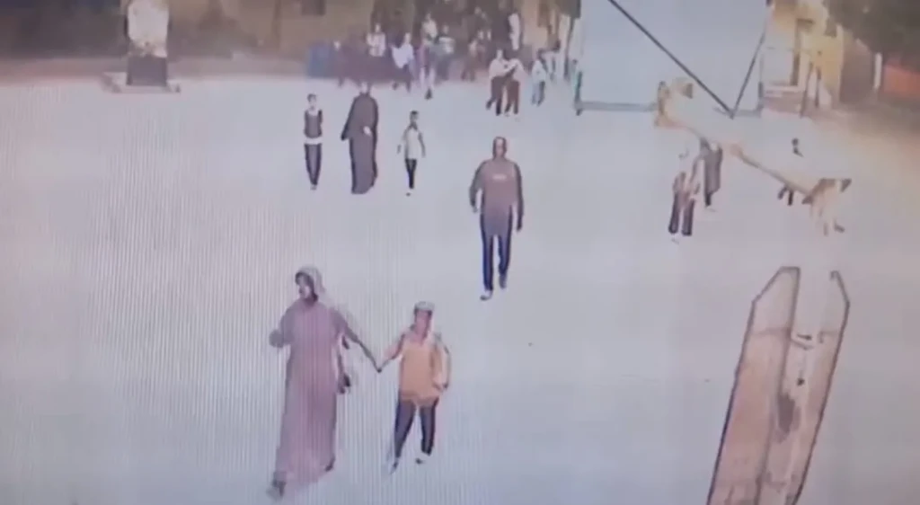 خناقة داخل مدرسة ..زوج يتعدي زوجته وطفلهما بسبب خلافات أسرية بالمحلة والأمن يحقق