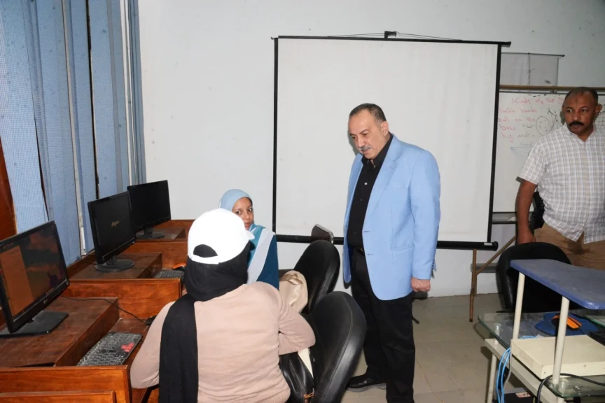 محافظ أسيوط يتابع البرامج التدريبية بمركز علوم الحاسب الآلي وتكنولوجيا المعلومات بالمحافظة وجودة الخدمات المقدمة للمتدربين