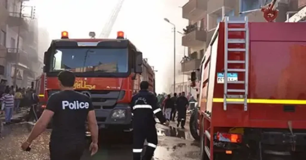 إخماد نيران حريق بكشك بسور مدرسة المحلة الميكانيكية بالمحلة اثر ماس كهربائي