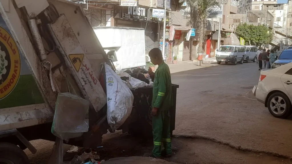 محافظ الدقهلية يتابع أعمال منظومة النظافة بالمنصورة وطلخا ورفع 465 طن مخلفات بلدية