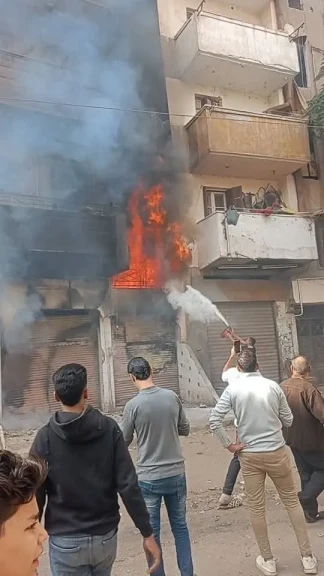 عاجل ..إخماد نيران حريق هائل بمحل كماليات سيارات بالمحلة اثر ماس كهربائي مفاجىء