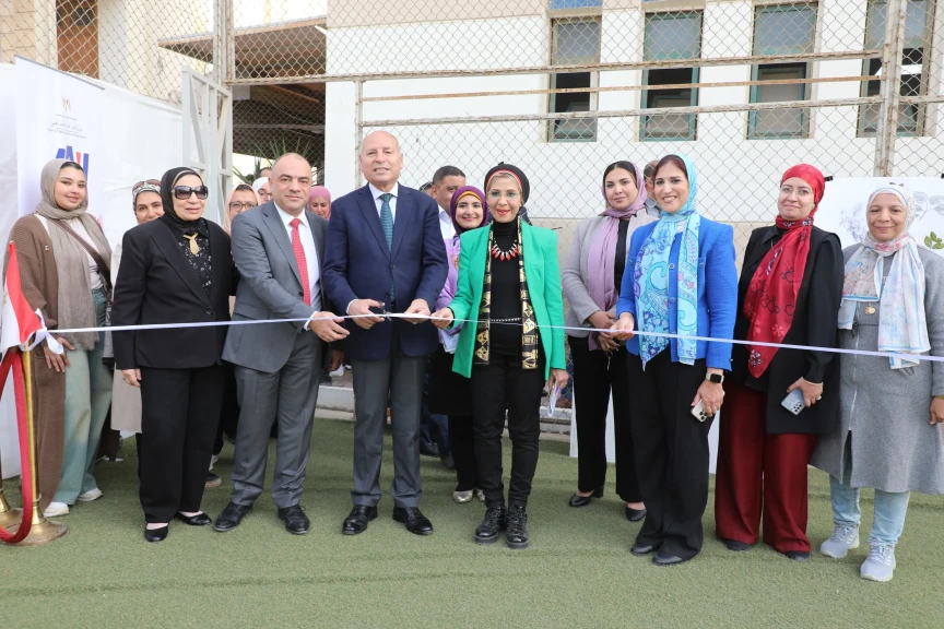 بالصور .. محافظ القاهرة يشهد ملتقى التغيرات المناخية الذي أقامه المعهد العالي للفنون التطبيقية بالتجمع الخامس