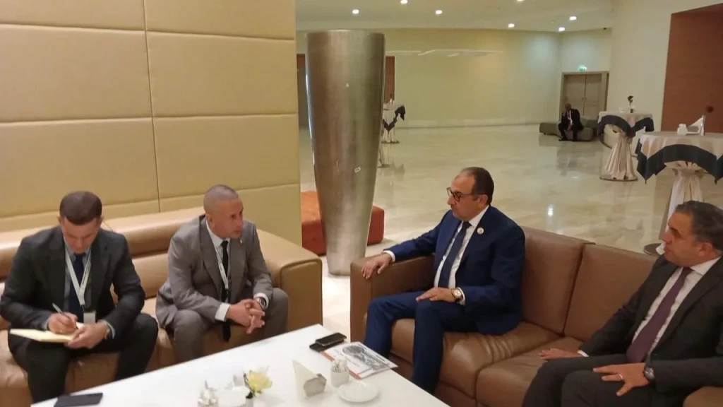 زير قطاع الأعمال العام يلتقي المدير العام لمؤسسة تطوير صناعة السيارات في الجزائر لبحث التعاون المشترك في مجال المركبات