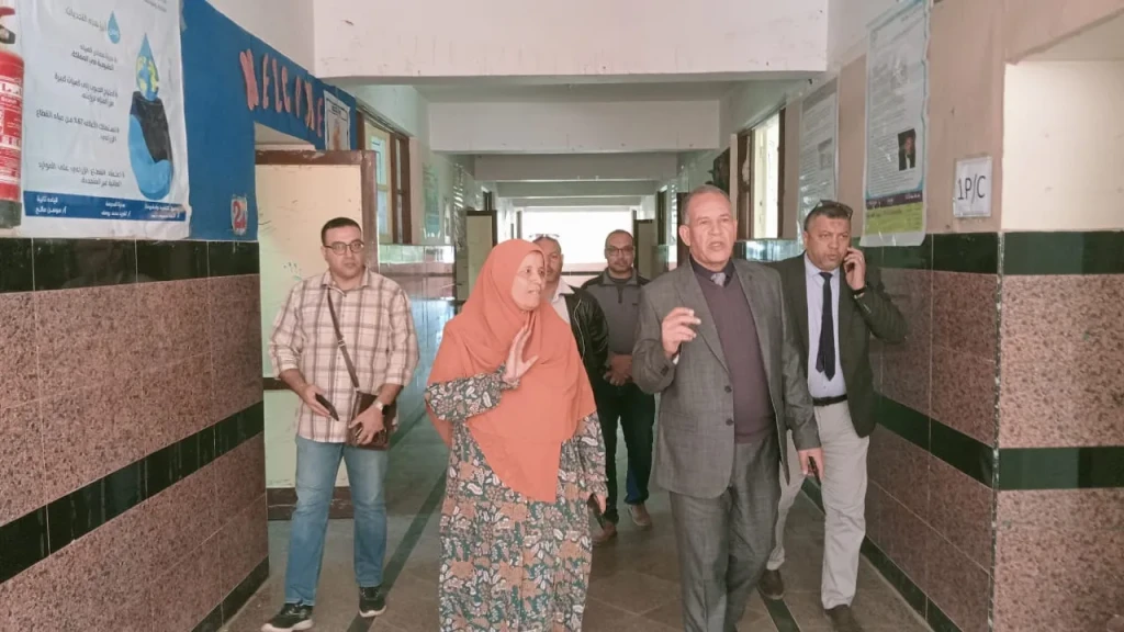 مدير تعليم أسيوط يتفقد  3 مدارس بإدارتى أسيوط و أبوتيج لمتابعة الانضباط المدرسى وتطبيق البرامج العلاجية للطلاب