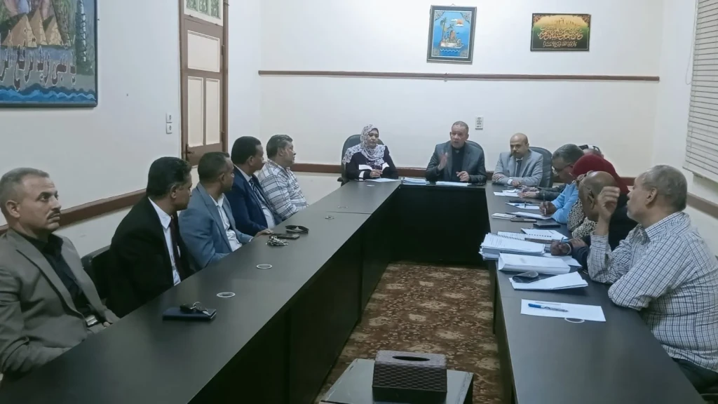 مدير تعليم أسيوط يترأس لجنة اختيار المرشحين للمسابقة الوطنية ” المدير الفعّال.. قائد التغيير ”