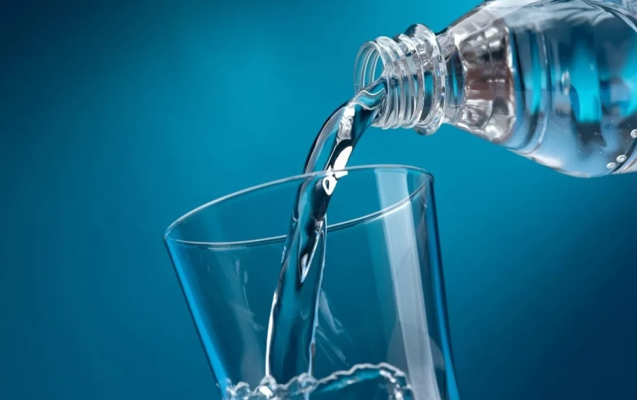 الصحة ترد على شائعات تلوث المياه المعدنية وسحبها من الأسواق