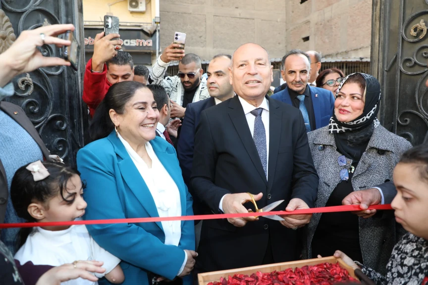 بالصور .. محافظ القاهرة يفتتح معرض الأسر المنتجة الذى تقيمه المحافظة بالتعاون مع مديرية التضامن الاجتماعى بحى عين شمس