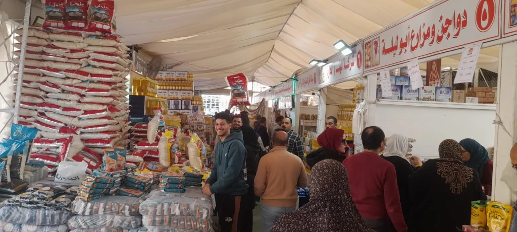 محافظ الدقهلية يشدد على المتابعة المستمرة لأسعار السلع الغذائية بالمعرض الدائم بشارع قناة السويس ومنافذ البيع بالمنصورة