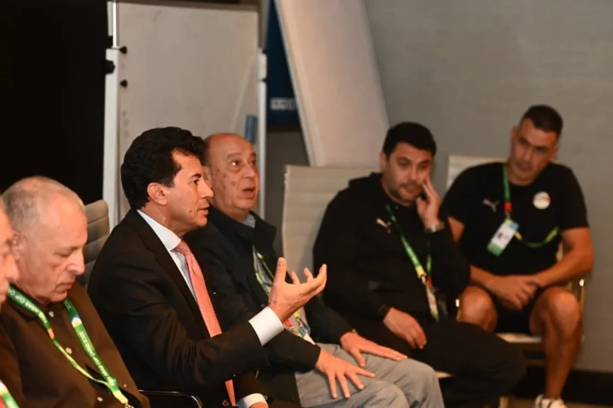 وزير الشباب والرياضة وأبو ريدة يتفقدان بعثة المنتخب المصري المشاركة في بطولة كأس العرب بقطر
