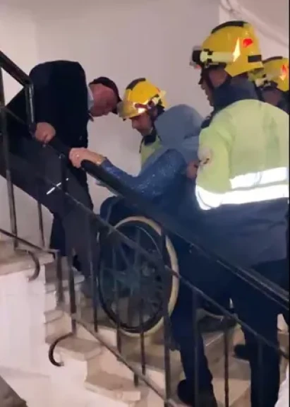 استجابة فورية من الأجهزة الأمنية فى استغاثة أحد الأشخاص لنقل زوجته مسنة لمحل سكنهما بالتجمع الاول