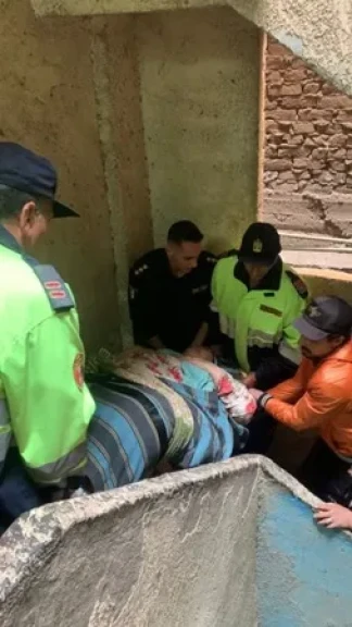 استجابة فورية من الأجهزة الأمنية لاستغاثة سيدة لنقلها بإحدى المستشفيات لكونها لعدم قدرتها على الحركة