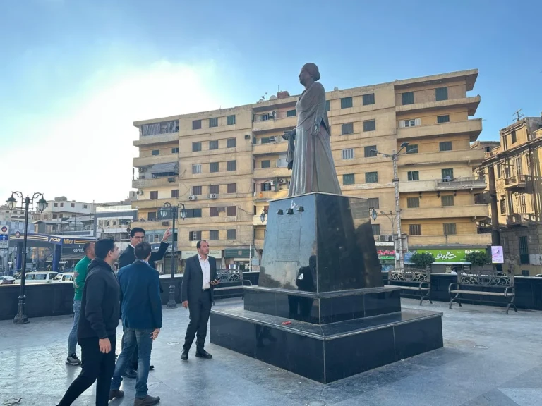 تنفيذا لتوجيهات محافظ الدقهلية بتحسين الخدمات المقدمة للمواطنين .. نائب المحافظ يتفقد عدد من الميادبن والشوارع بمدينة المنصورة