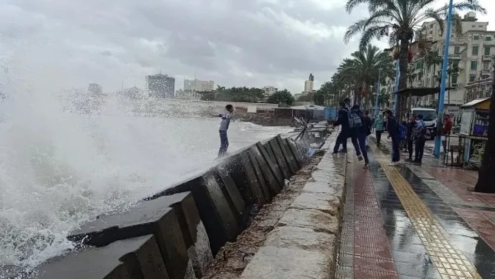 موعدها وسبب تأخرها..نوة قاسم أشد النوات على الإسكندرية