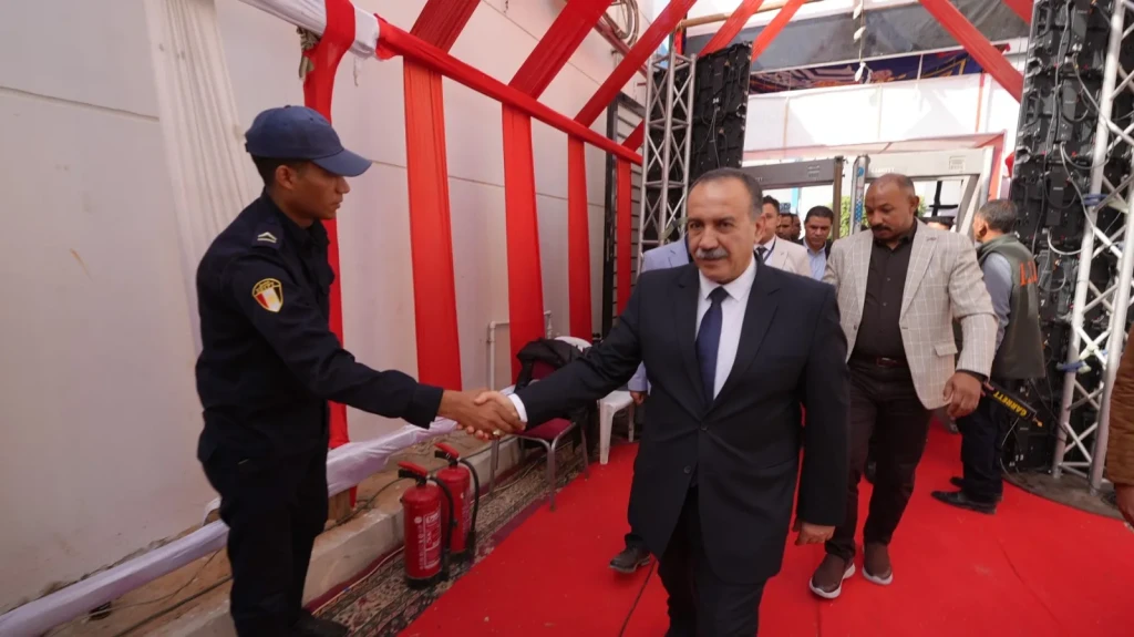 وسط أجواء من الانضباط .. محافظ أسيوط يتفقد لجان الدائرة الثالثة ويؤكد المشاركة واجب وطني وحق للمواطنين