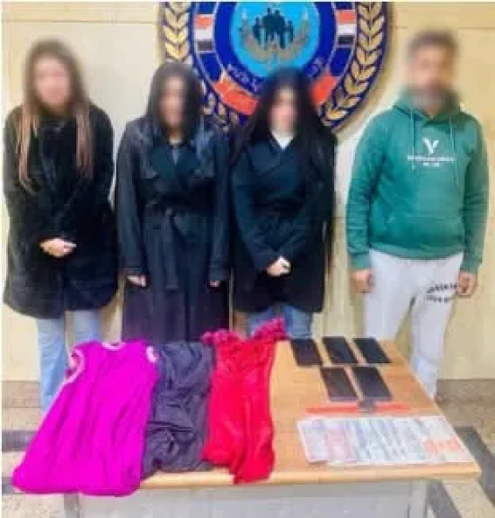 تفاصيل ضبط شخص و 3 سيدات لقيامهم بممارسة الأعمال المنافية للآداب بمقابل مالى فى الشيخ زايد بالجيزة