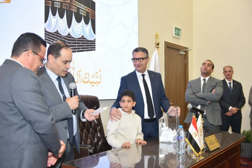 وزير التموين والتجارة الداخلية يشهد مراسم قرعة الحج للعاملين بالوزارة ويهنئ الفائزين بأداء الفريضة