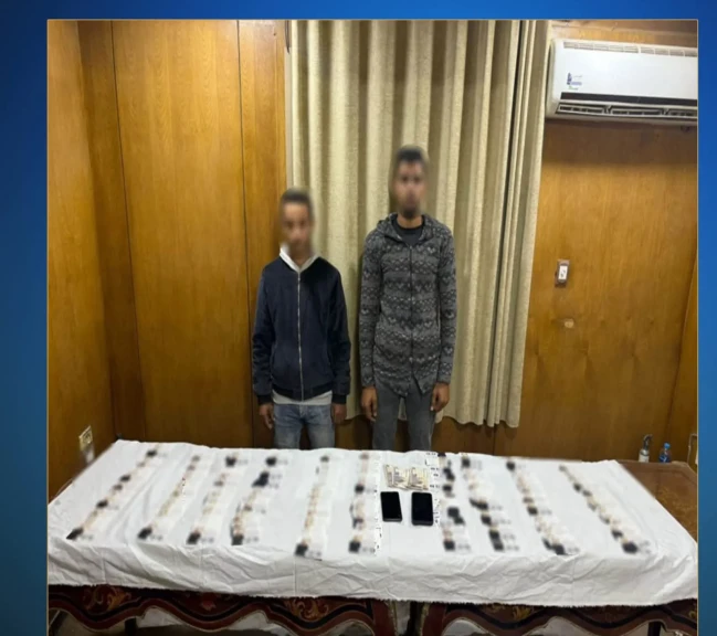 القبض على شخصين وبحوزتهما عدد من كروت الدعاية الإنتخابية لأحد المرشحين ومبلغ مالى تمهيداً لتوزيعها على المواطنين