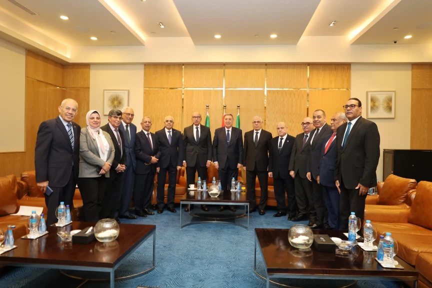 اجتماع المجلس الاستشاري لكلية القانون بالأكاديمية العربية للعلوم والتكنولوجيا والنقل البحري