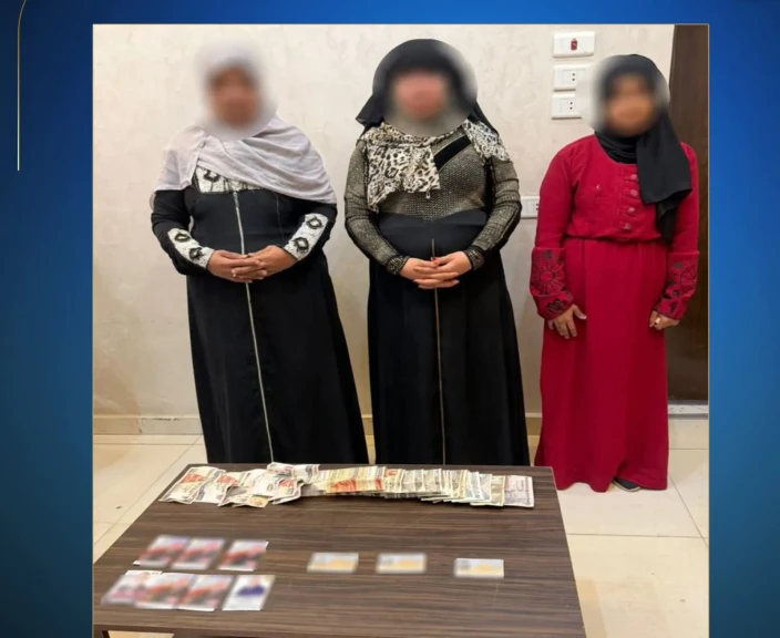 تفاصيل ضبط 3 سيدات بأحد الشوارع المحيطة بلجنة إنتخابية بجرجا فى سوهاج وبحوزتهم مبالغ مالية وكروت دعاية إنتخابية خاصة بأحد المرشحين