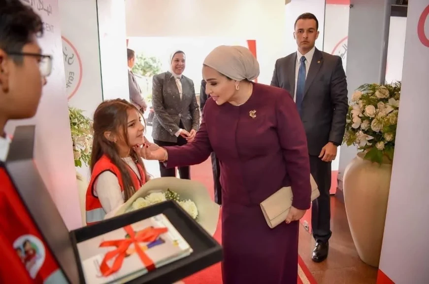 إنتصار السيسى:عمل يثمر عطاء يتجدد هو شعارنا اليوم للهلال الاحمر المصري