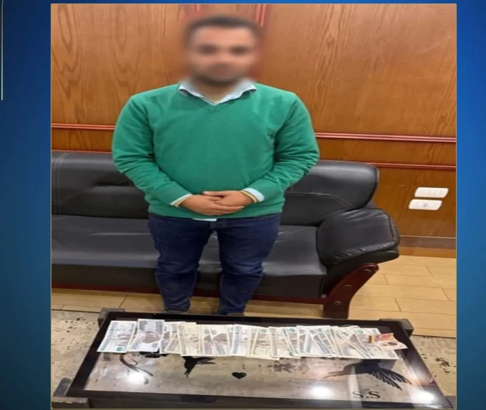 ضبط أحد الأشخاص بمحيط دائرة إنتخابية بسوهاج وبحوزته مبالغ مالية تمهيداً لتوزيعها على المواطنين حال ترددهم على دوائرهم الإنتخابية