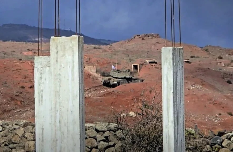 الجيش الإسرائيلي يطلق 4 قذائف مدفعية على أطراف بلدة كويا في ريف درعا الغربي بسوريا