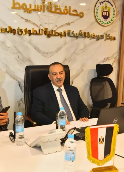 محافظ أسيوط: إغلاق اللجان في موعدها وبدء أعمال فرز الأصوات .. والمتابعة مستمرة لحظة بلحظة من غرفة العمليات المركزية