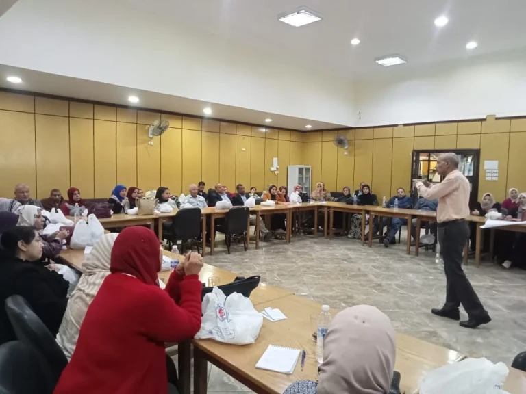 محافظ أسيوط يعلن انطلاق المرحلة الثانية لورش الدليل المعياري لحماية الأطفال بالتعاون مع المجلس القومي للطفولة والأمومة