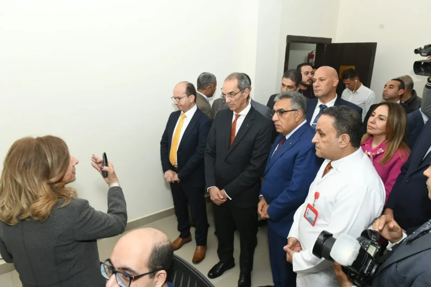 محافظ الدقهلية ووزير الاتصالات وتكنولوجيا المعلومات يتابعان أعمال منظومة التشخيص عن بُعد فى مستشفى الصدر بالمنصورة