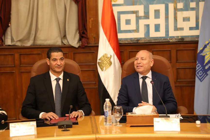 بالصور .. تفاصيل لقاء محافظ القاهرة مع رئيس أكاديمية السادات والعلوم الإدارية بحضور ٣٠ طالب وطالبة من طلاب الأكاديمية