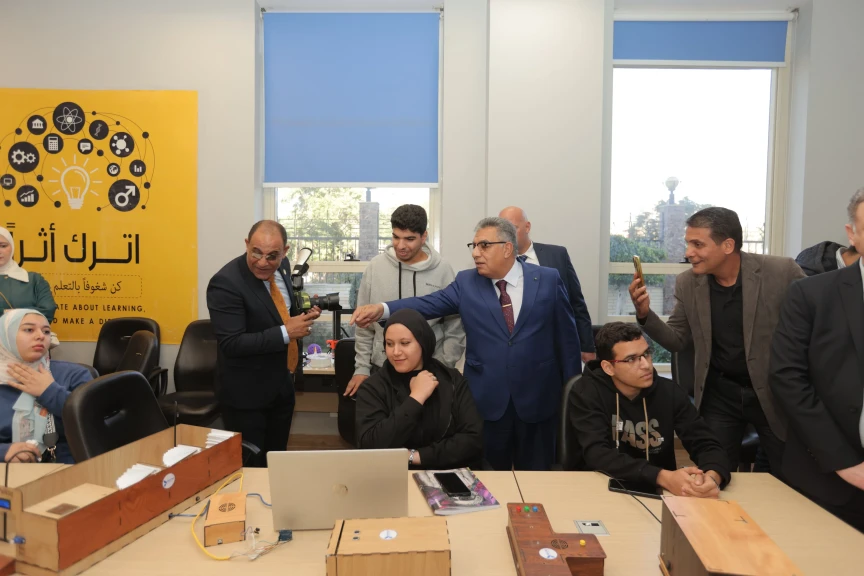 وزير الاتصالات ومحافظ الدقهلية يلتقون بالعاملين المستقلين لعرض منصة متكاملة لخدمات المستقلين في قطاع تكنولوجيا المعلومات