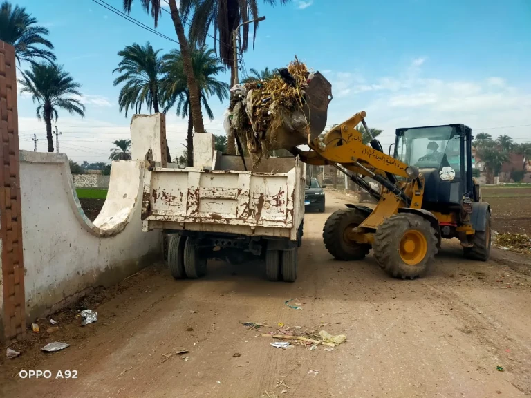 محافظ أسيوط : استمرار الحملات المكثفة لرفع كفاءة النظافة والطرق بقرى مركز الفتح