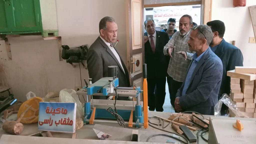 وكيل وزارة التعليم بأسيوط يتفقد مدرسة ابنوب الثانوية الصناعية بنين لمتابعة نظام الجدارات المهنية وتدوير الرواكد